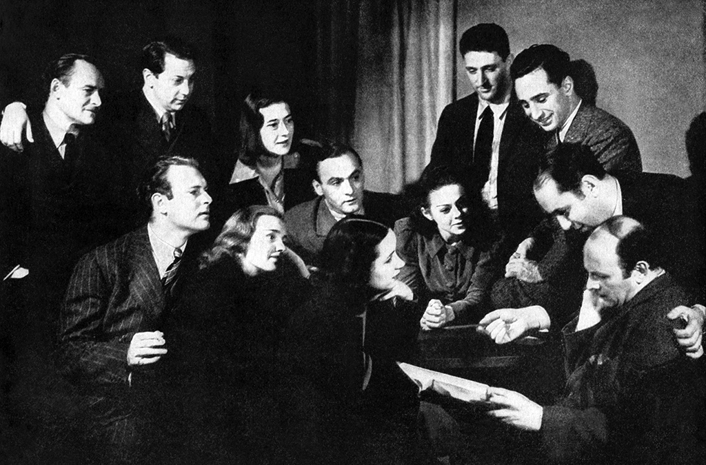 Sanford Meisner (center) and members of Group Theatre in 1938.